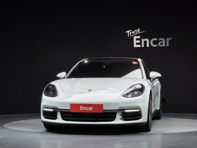 صورة 2 لـ 2018 Porsche PANAMERA