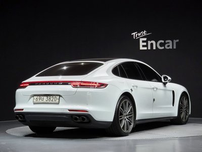 صورة 3 لـ 2018 Porsche PANAMERA