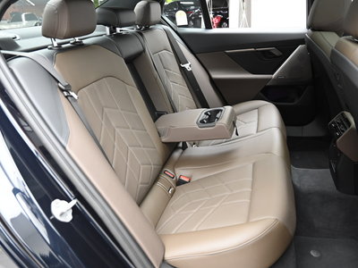 2025 BMW 5 SERIES thumbnail 12