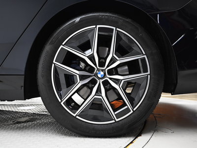 2025 BMW 5 SERIES 照片 6