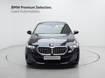 2025 BMW 5 SERIES 照片 2