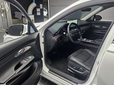 2023 Genesis GV70 — миниатюра 13