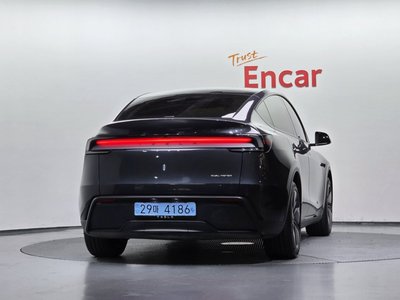 TESLA MODEL Y - 4