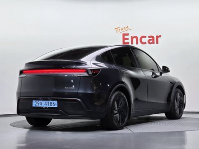 TESLA MODEL Y - 3