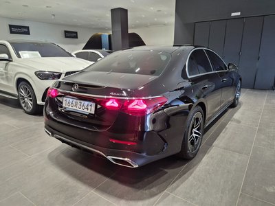 MERCEDES-BENZ E-CLASS - 4