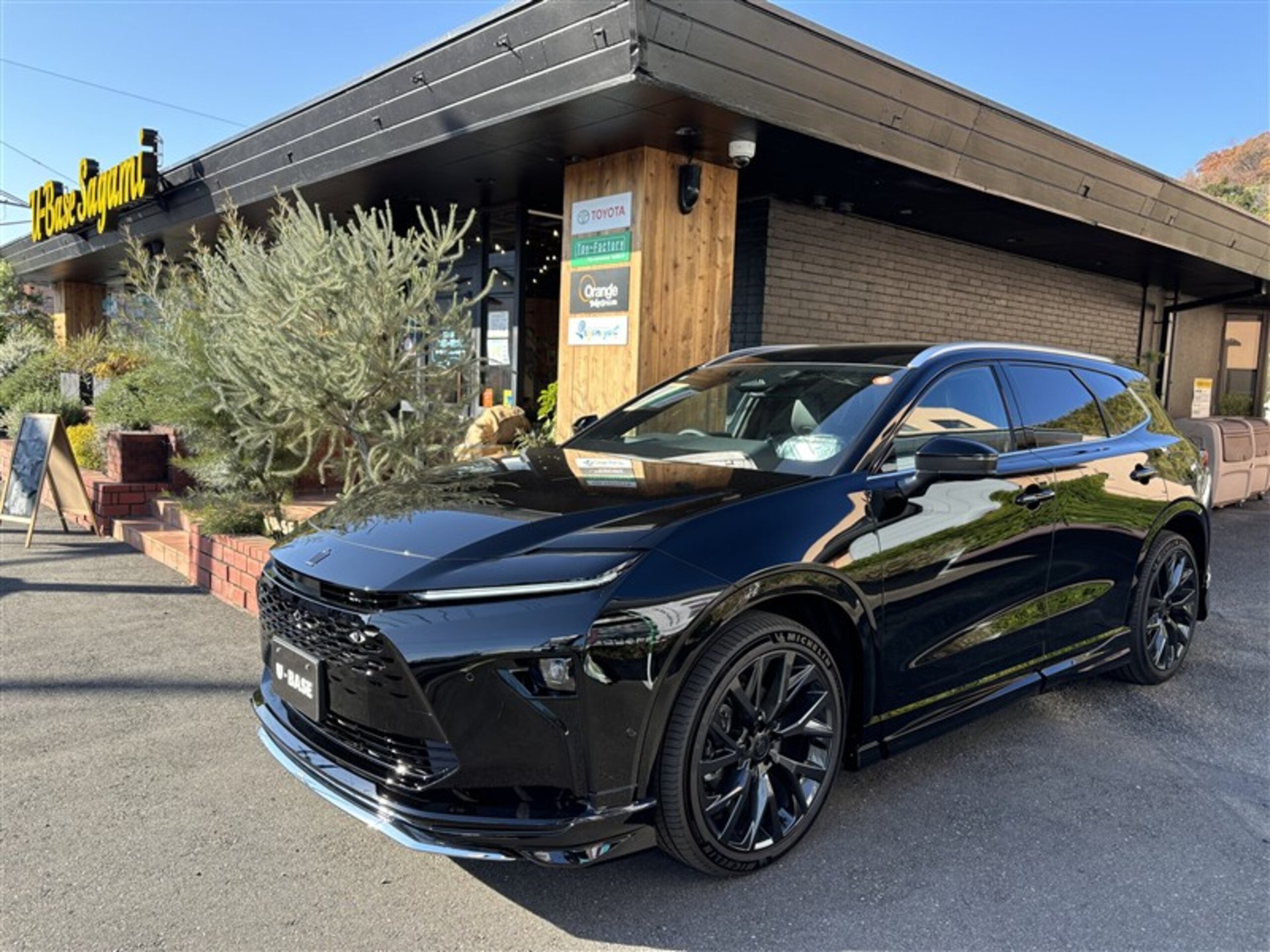 TOYOTA CROWN ESTATE - View 1