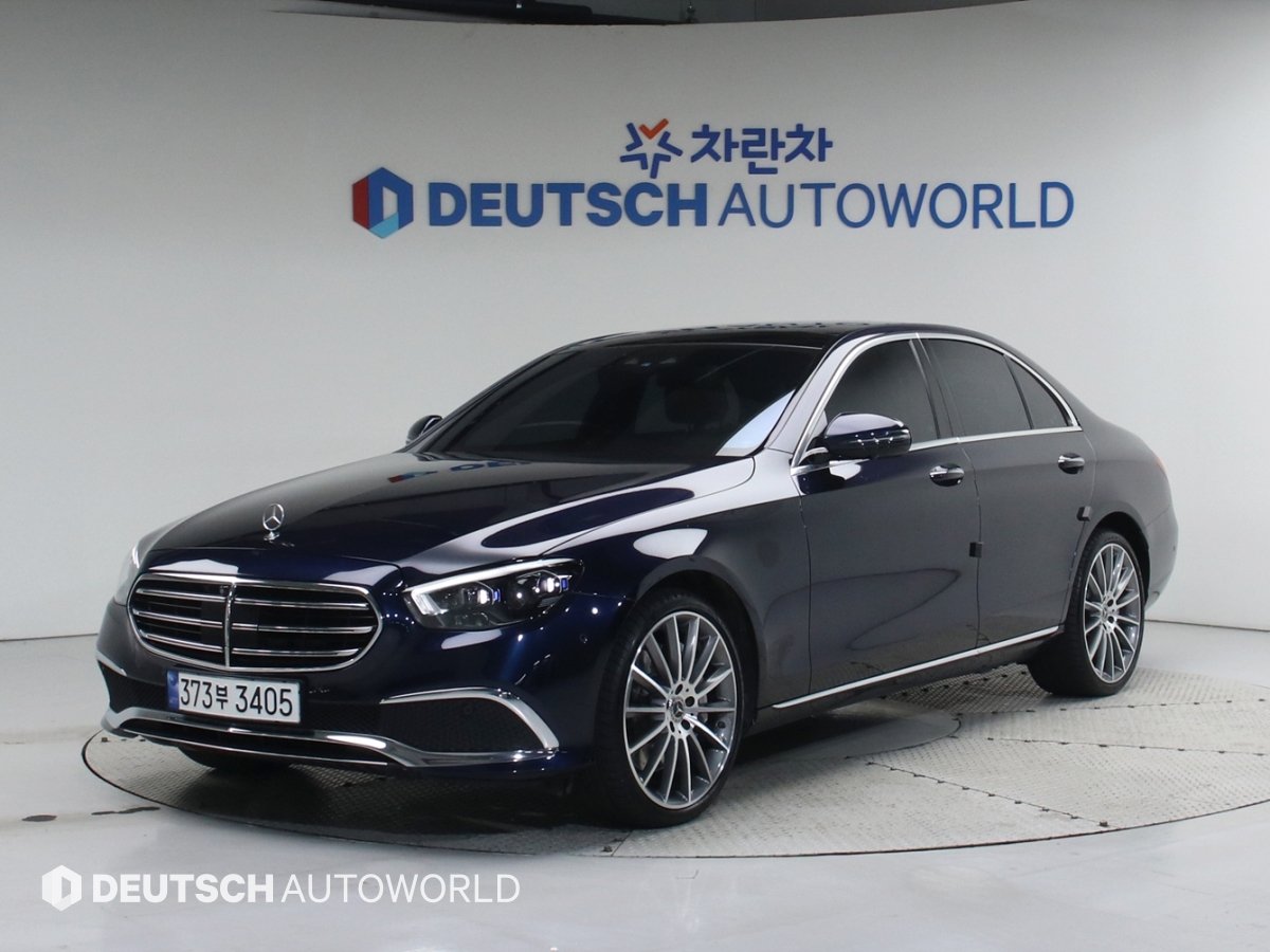 MERCEDES-BENZ E-CLASS - View 1