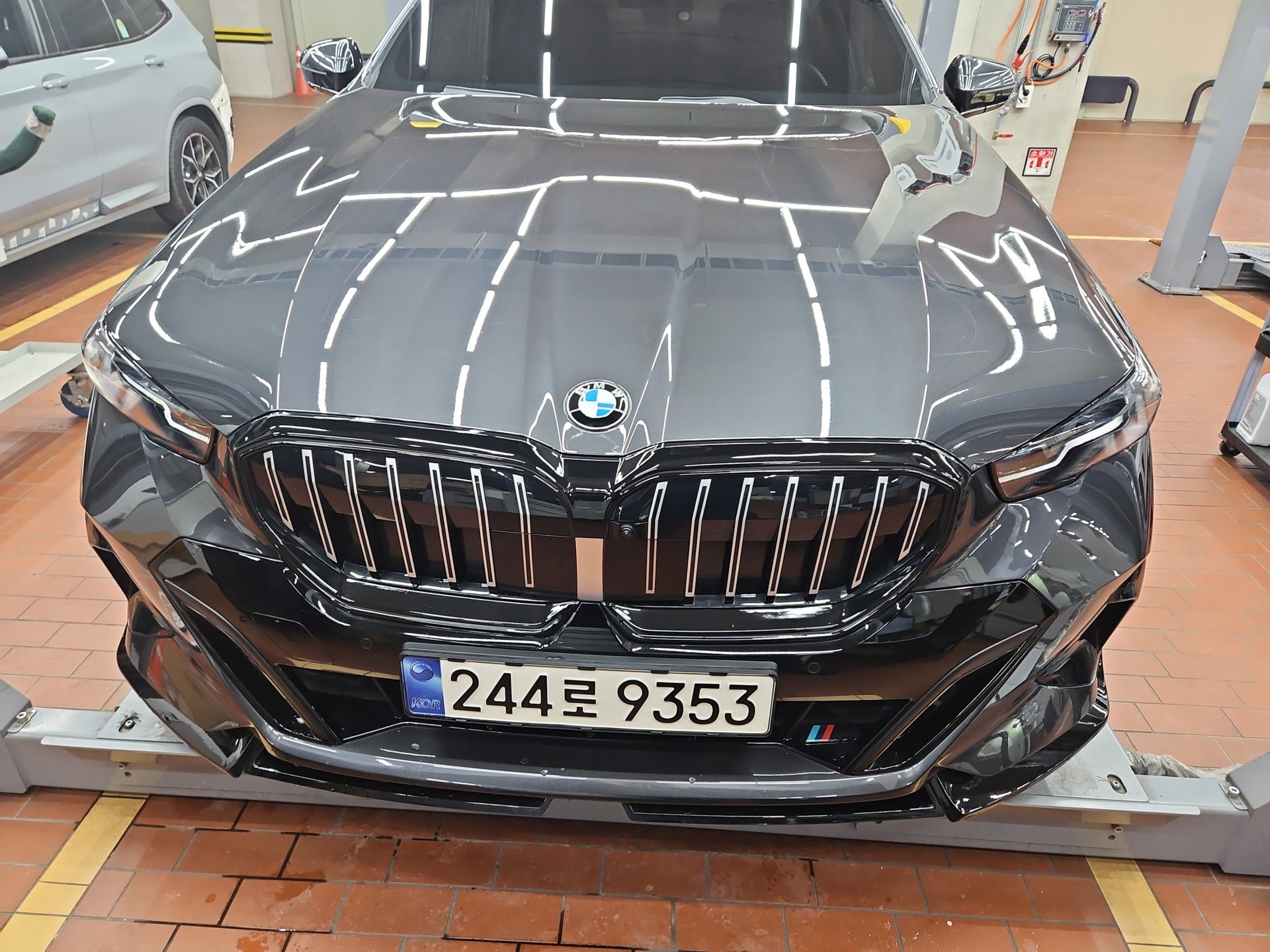 BMW 5 SERIES - View 1