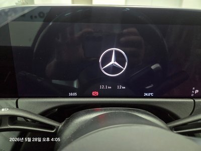 MERCEDES-BENZ E-CLASS - 8
