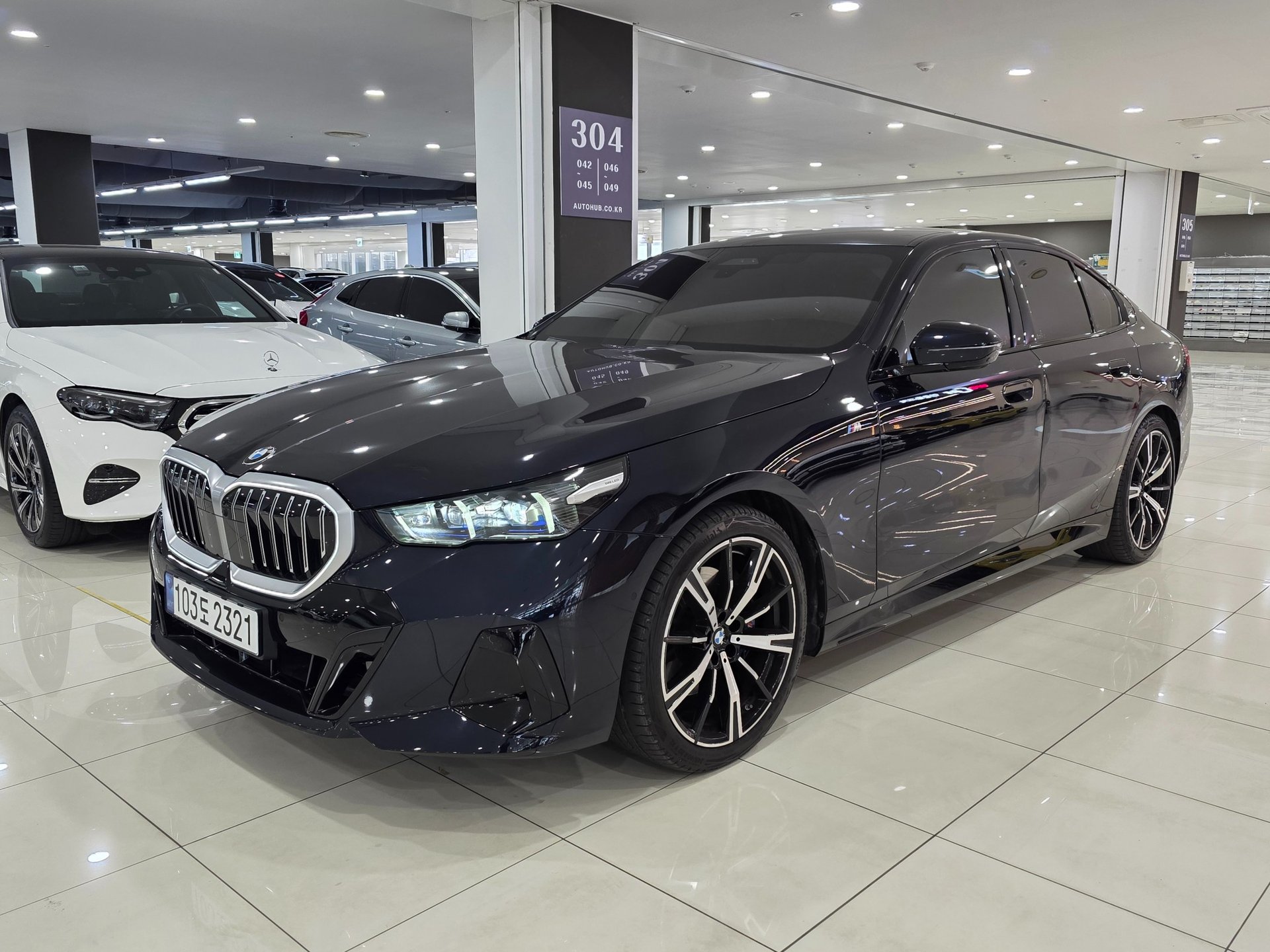 BMW 5 SERIES - View 1