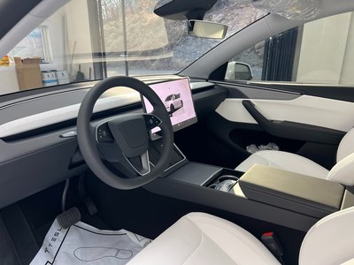 TESLA MODEL Y - 7