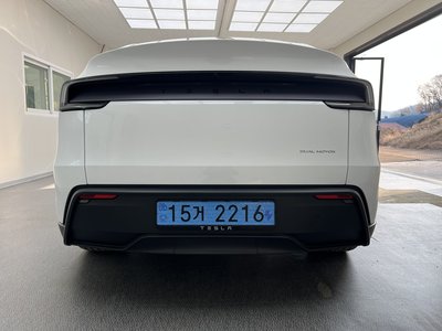 TESLA MODEL Y - 3