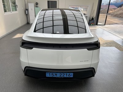 TESLA MODEL Y - 4