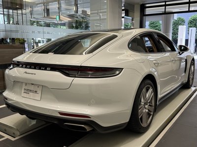 PORSCHE PANAMERA - 4