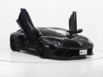 LAMBORGHINI AVENTADOR - 1