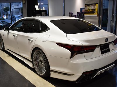 LEXUS LS - 9