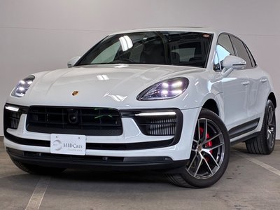 PORSCHE MACAN - 1