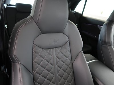 AUDI Q8 - 10
