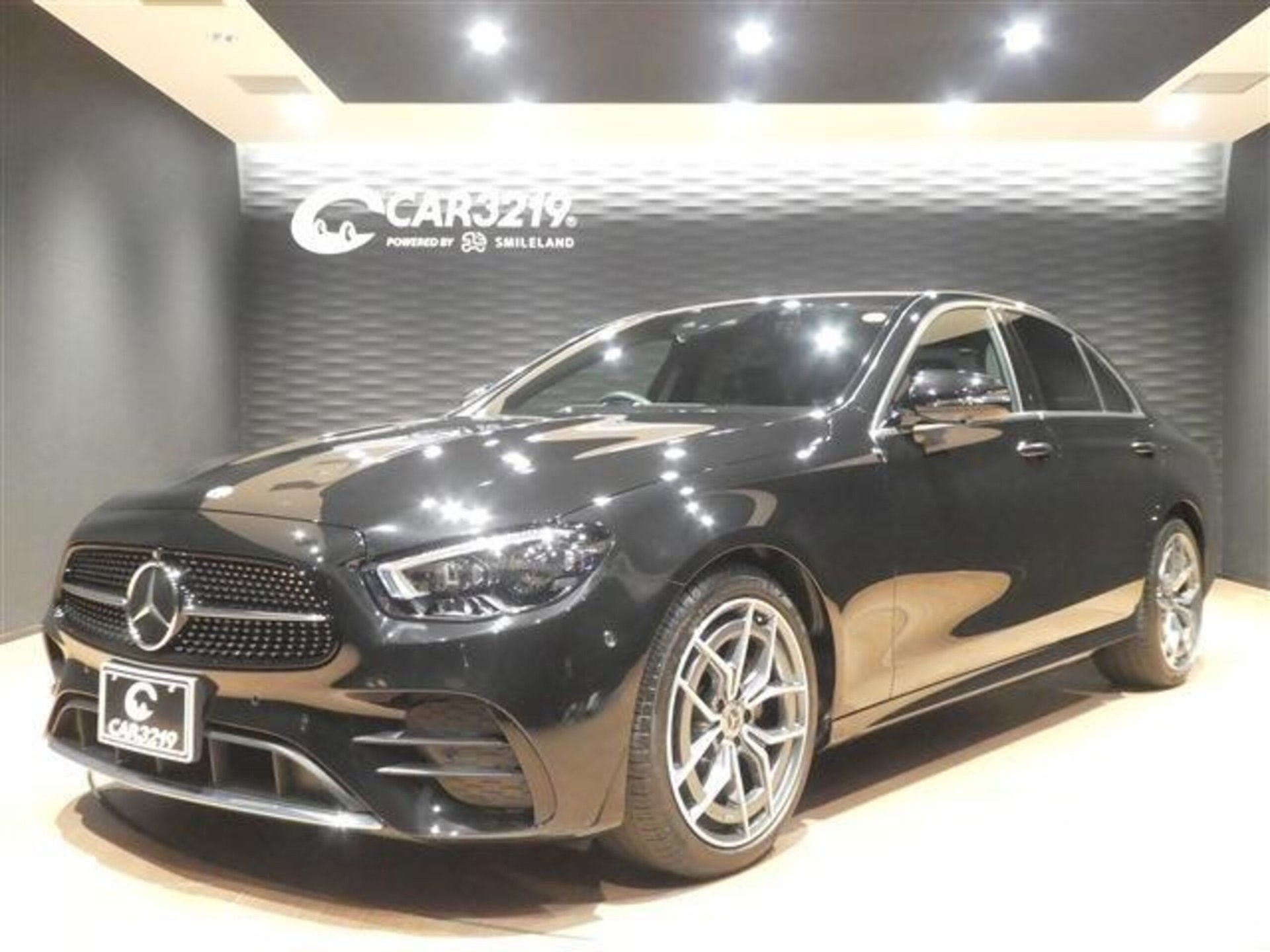 MERCEDES-BENZ E-CLASS - View 1