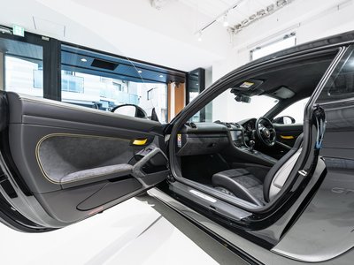 PORSCHE 718 CAYMAN - 9