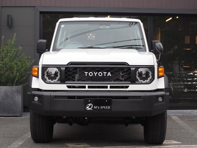 TOYOTA LAND CRUISER 70 - 10