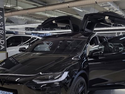 2026 Tesla MODEL X — фото 2