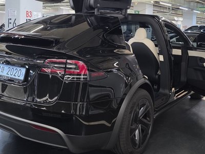 2026 Tesla MODEL X — фото 4