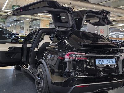 2026 Tesla MODEL X — фото 6