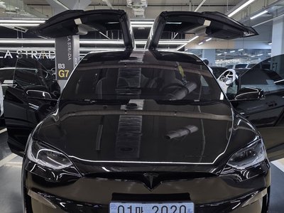 2026 Tesla MODEL X — фото 1