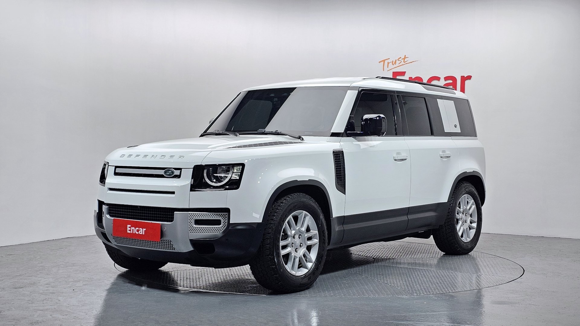 LAND ROVER DEFENDER - View 1