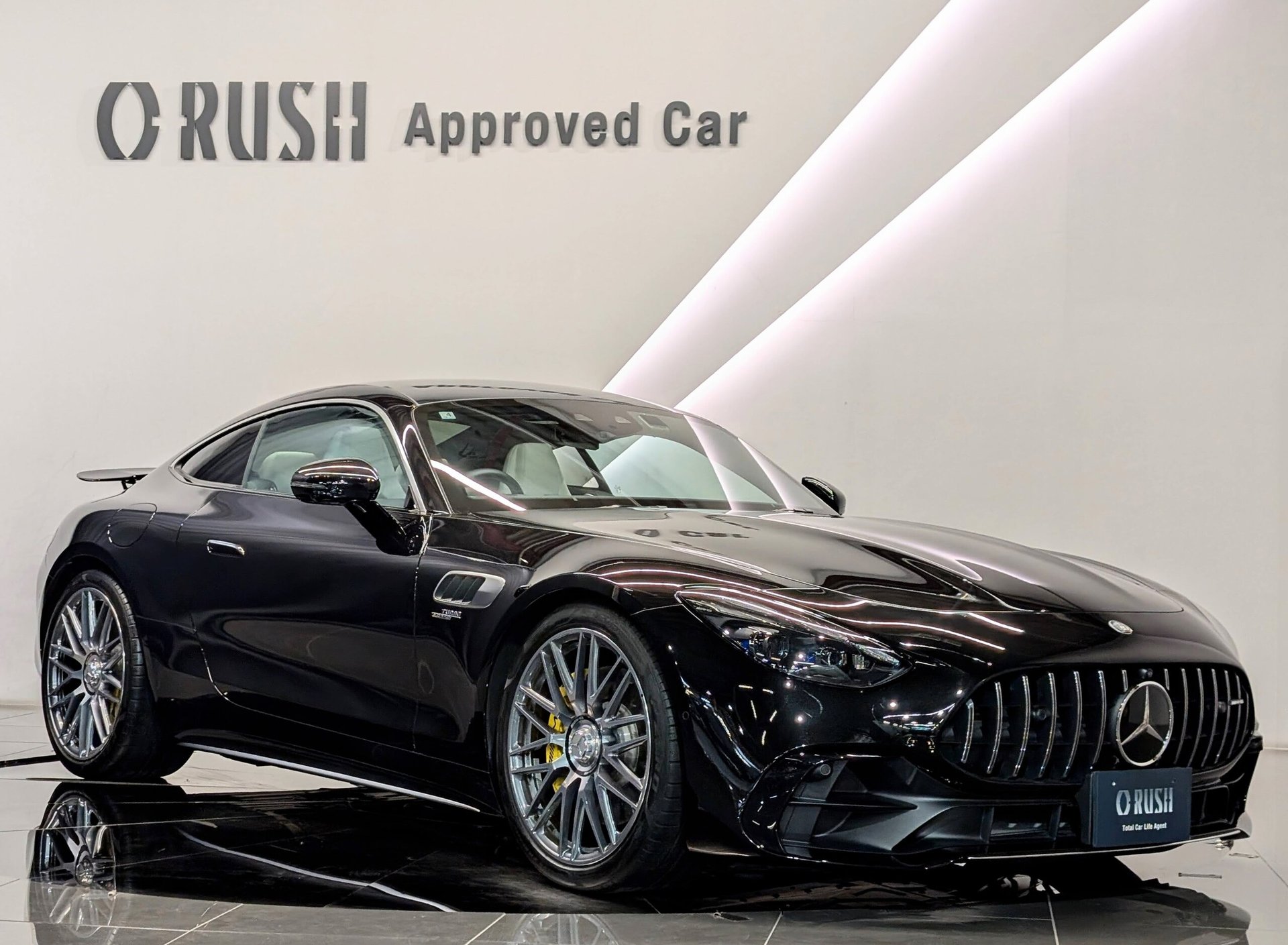 MERCEDES-BENZ GT AMG - View 1