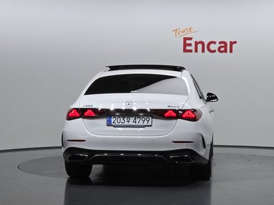 MERCEDES-BENZ E-CLASS - 3