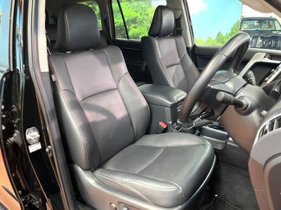 TOYOTA LAND CRUISER PRADO - 10