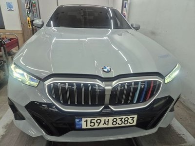 BMW 5 SERIES - 1