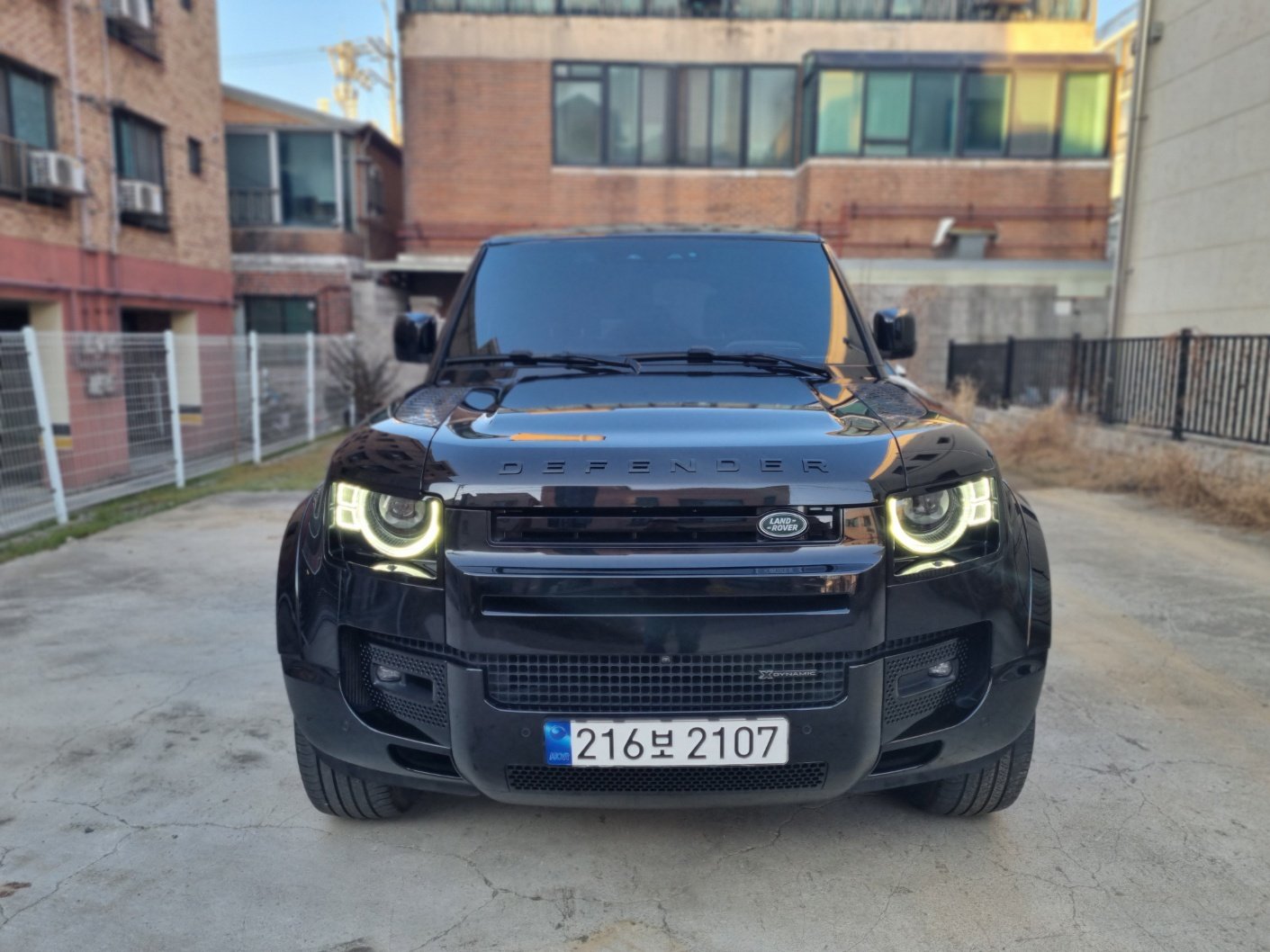 LAND ROVER DEFENDER - View 1