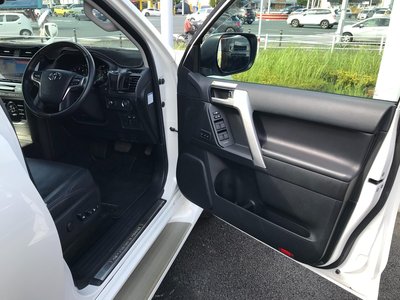 2021 Toyota LAND CRUISER PRADO — миниатюра 25