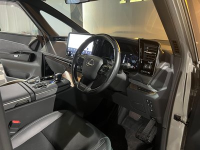 صورة 10 لـ 2024 Lexus LM