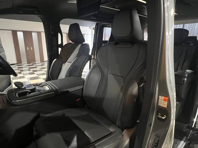 صورة 13 لـ 2024 Lexus LM