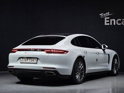 PORSCHE PANAMERA - 4