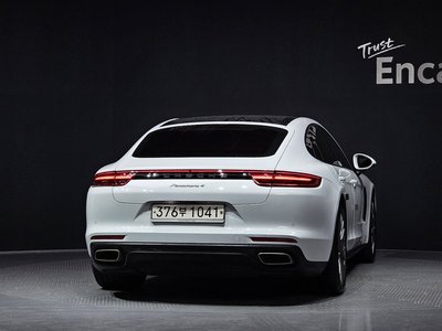 PORSCHE PANAMERA - 3