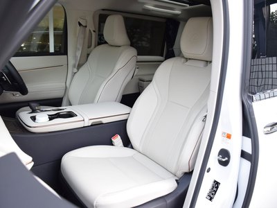 صورة 7 لـ 2024 Lexus LM