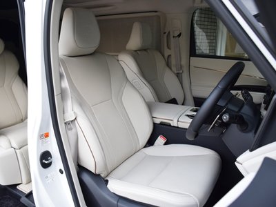 صورة 4 لـ 2024 Lexus LM