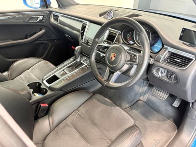 PORSCHE MACAN - 8
