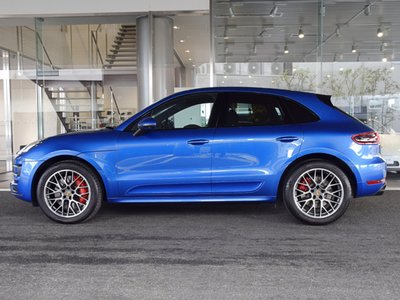 PORSCHE MACAN - 3