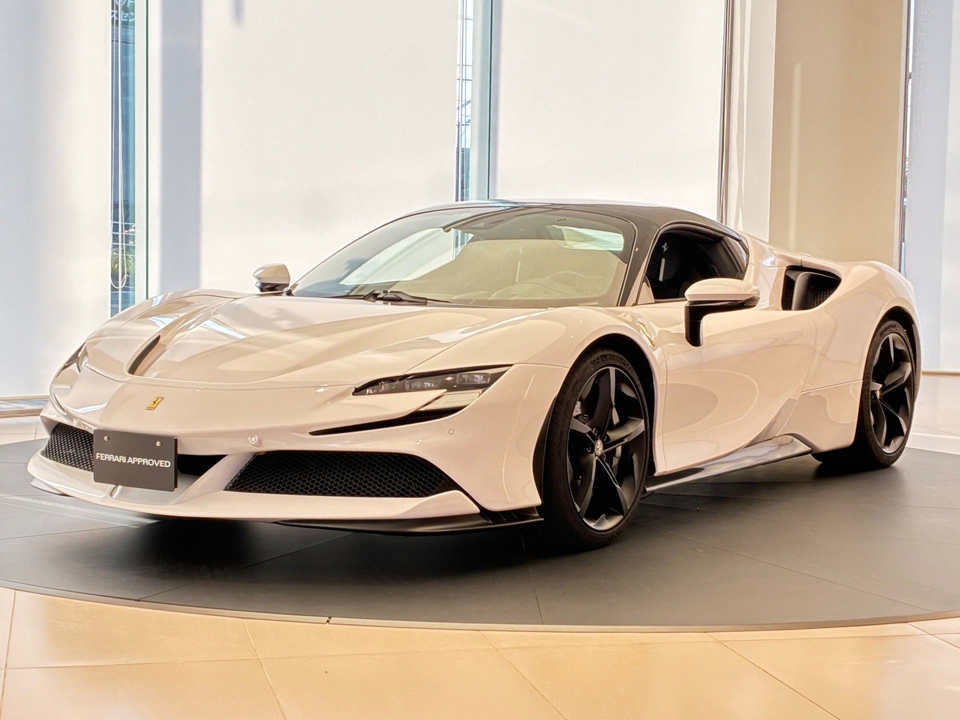 FERRARI SF90 SPIDER - View 1