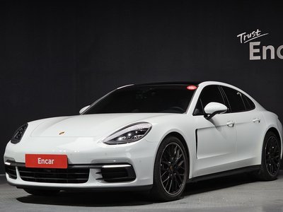 PORSCHE PANAMERA - 1