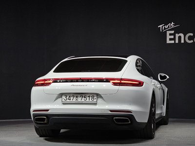 PORSCHE PANAMERA - 4