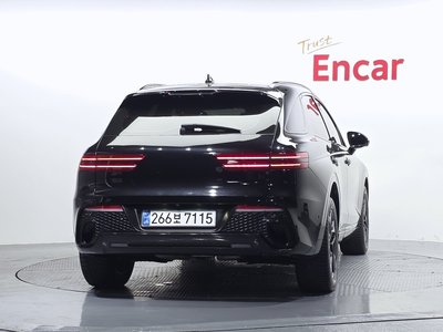 صورة 4 لـ 2022 Genesis GV70