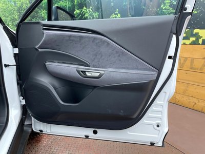 2025 Lexus LBX 缩略图 35