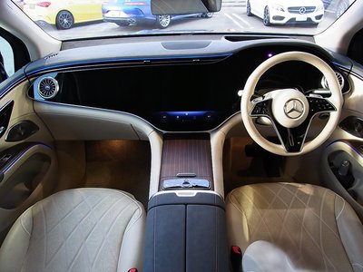 MERCEDES-BENZ EQS - 9